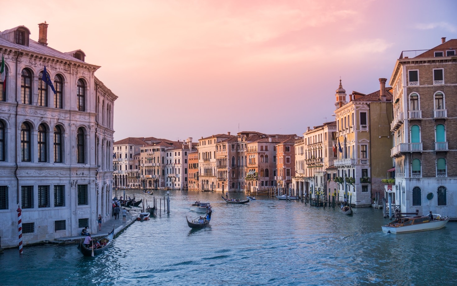 Un viaggio fotografico nelle nostre attività